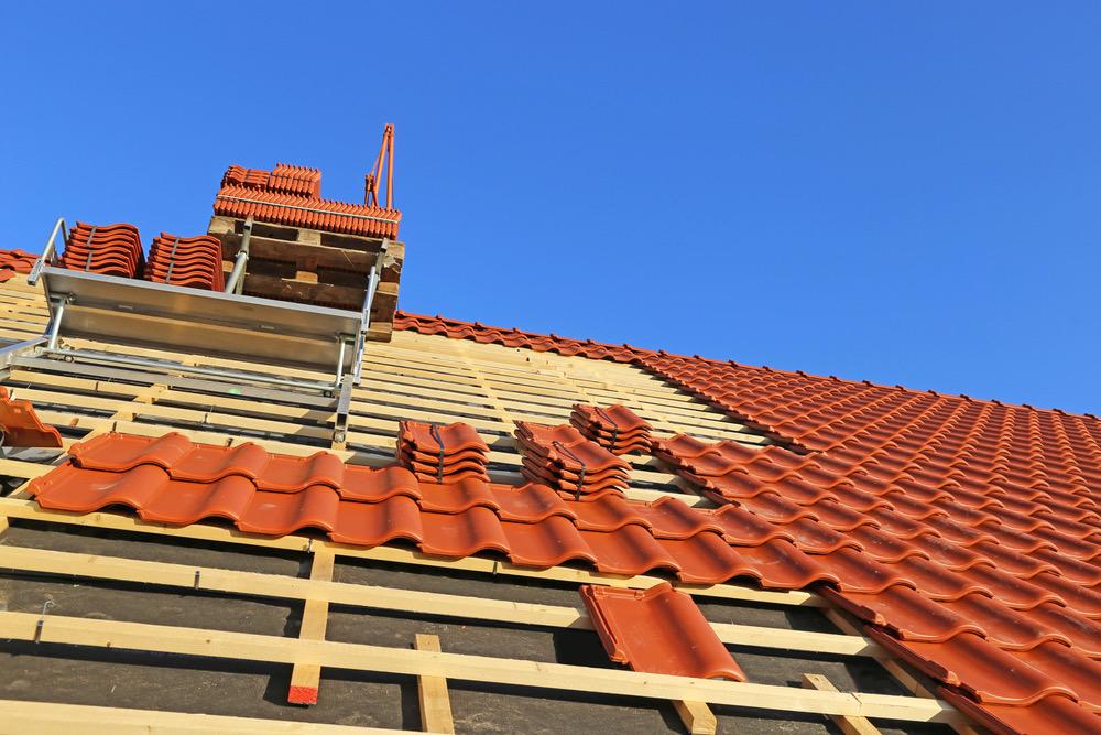 Bâche de protection sur toiture après dégâts tempête